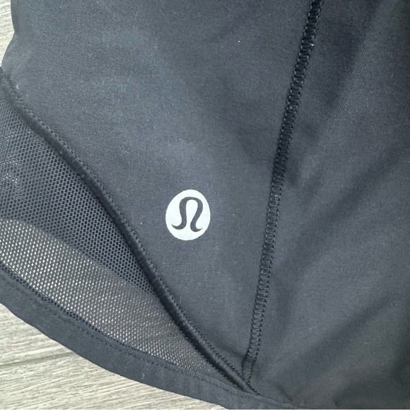 Lululemon Hotty Hot 2.5” Inseam Short In Black Size 6 - Picture 9 of 14